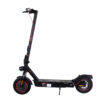 Scooter eléctrico negro con ruedas rojas, manillar ajustable y plataforma antideslizante