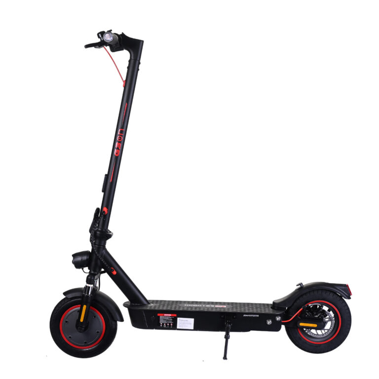 Scooter eléctrico negro con ruedas rojas, manillar ajustable y plataforma antideslizante